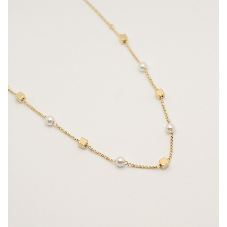 dainty gold plated necklace with pearl