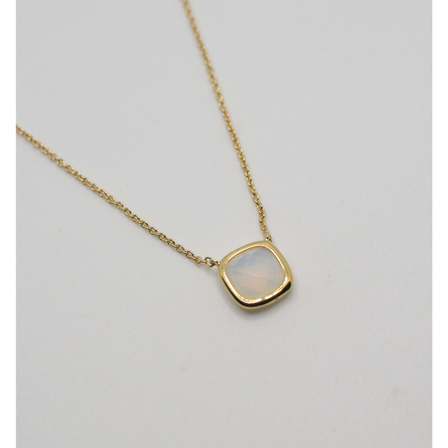 3 MICRONS 18K GOLD PLATED NECKLACE WITH TINTED GLASS